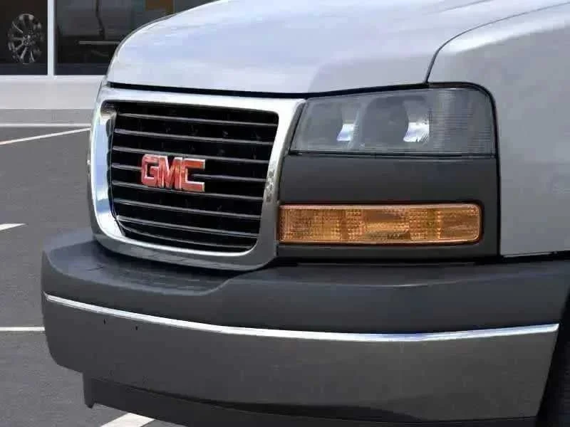 2025 GMC Savana Passenger LT - Photo 15