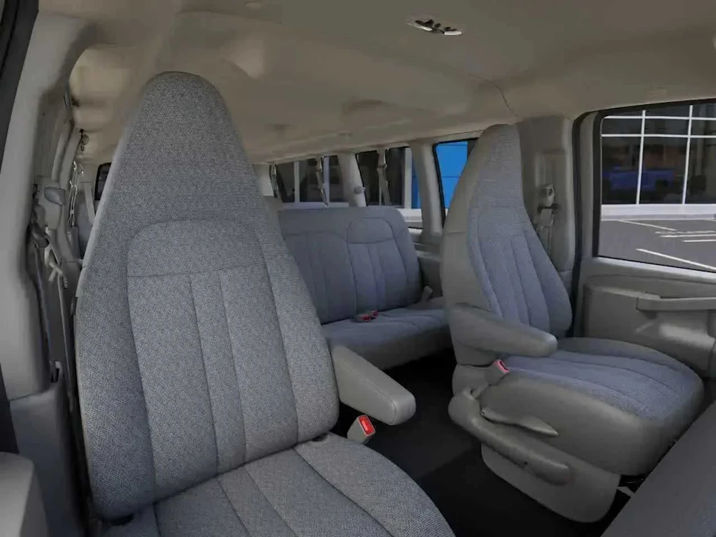 2025 GMC Savana Passenger LT - Photo 7