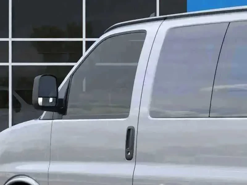 2025 GMC Savana Passenger LT - Photo 8