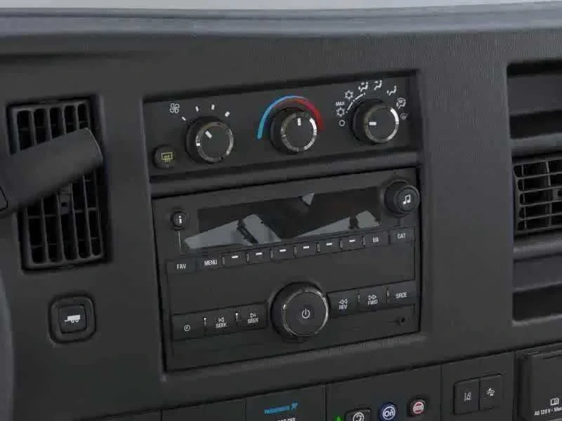 2025 GMC Savana Passenger LT - Photo 19
