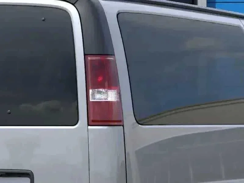 2025 GMC Savana Passenger LT - Photo 14