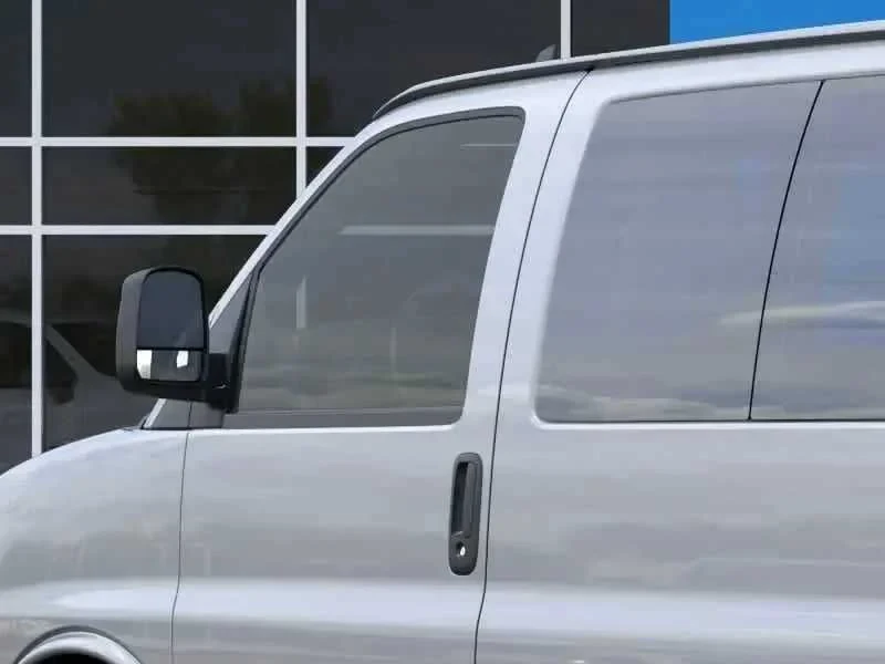 2025 GMC Savana Passenger LT - Photo 18