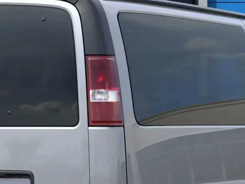 2025 GMC Savana Passenger LT - Photo 17