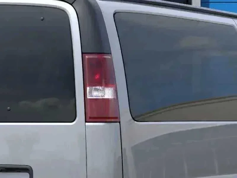 2025 GMC Savana Passenger LT - Photo 11