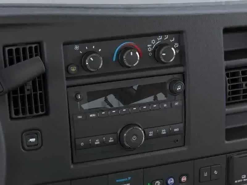 2025 GMC Savana Passenger LT - Photo 15