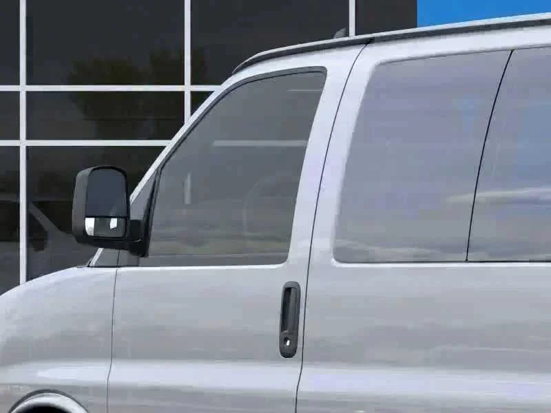 2025 GMC Savana Passenger LT - Photo 8