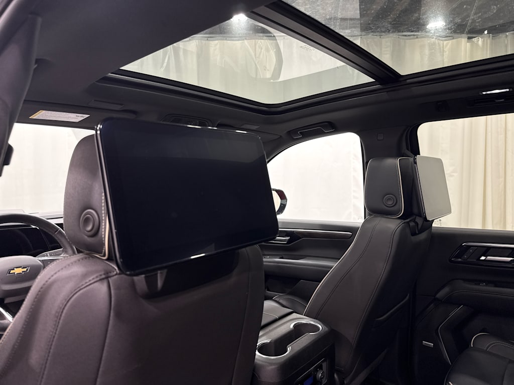 Thumbnail: 2025 Chevrolet Suburban - 21