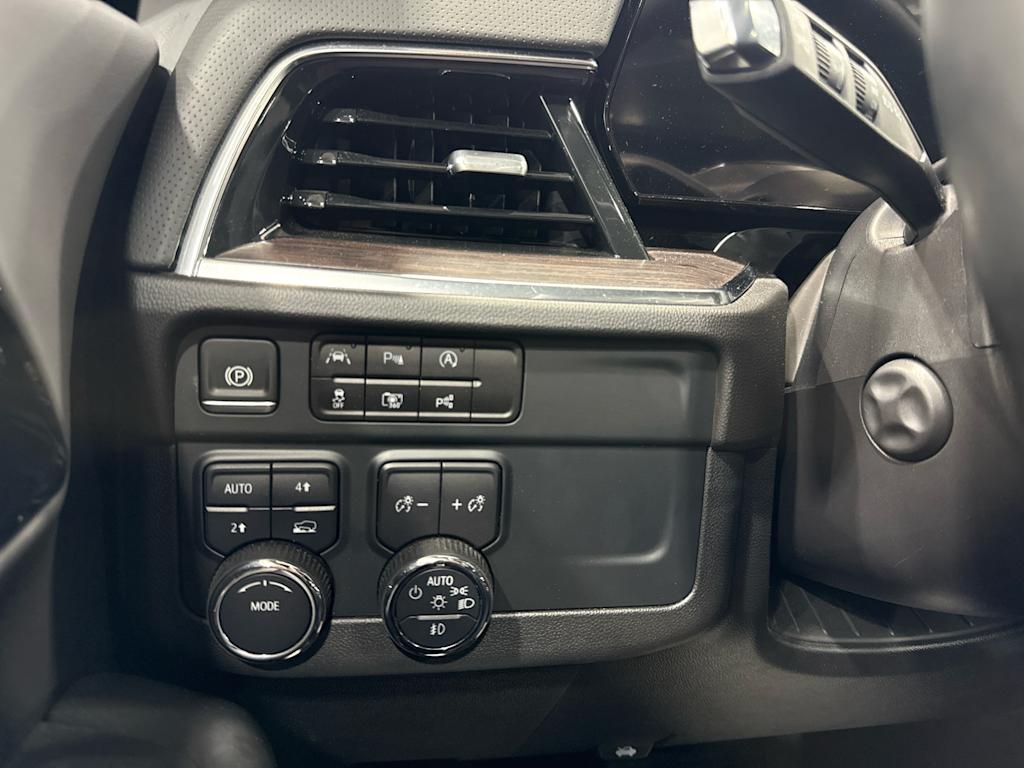 Thumbnail: 2025 Chevrolet Suburban - 27