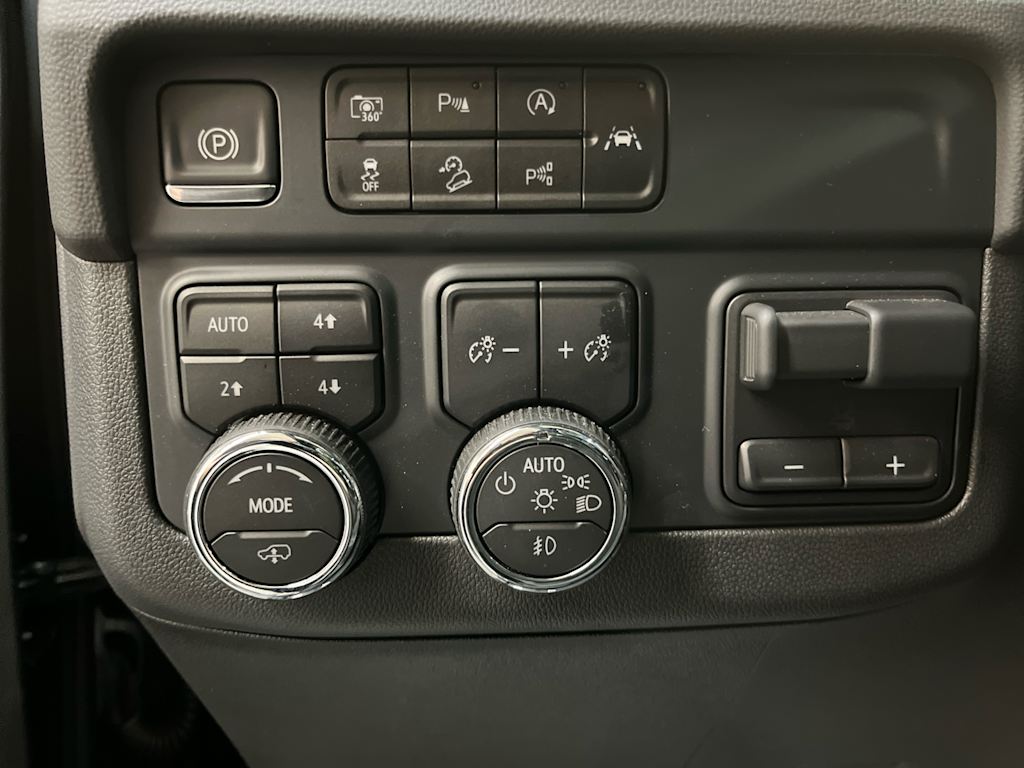 Thumbnail: 2025 Chevrolet Tahoe - 21