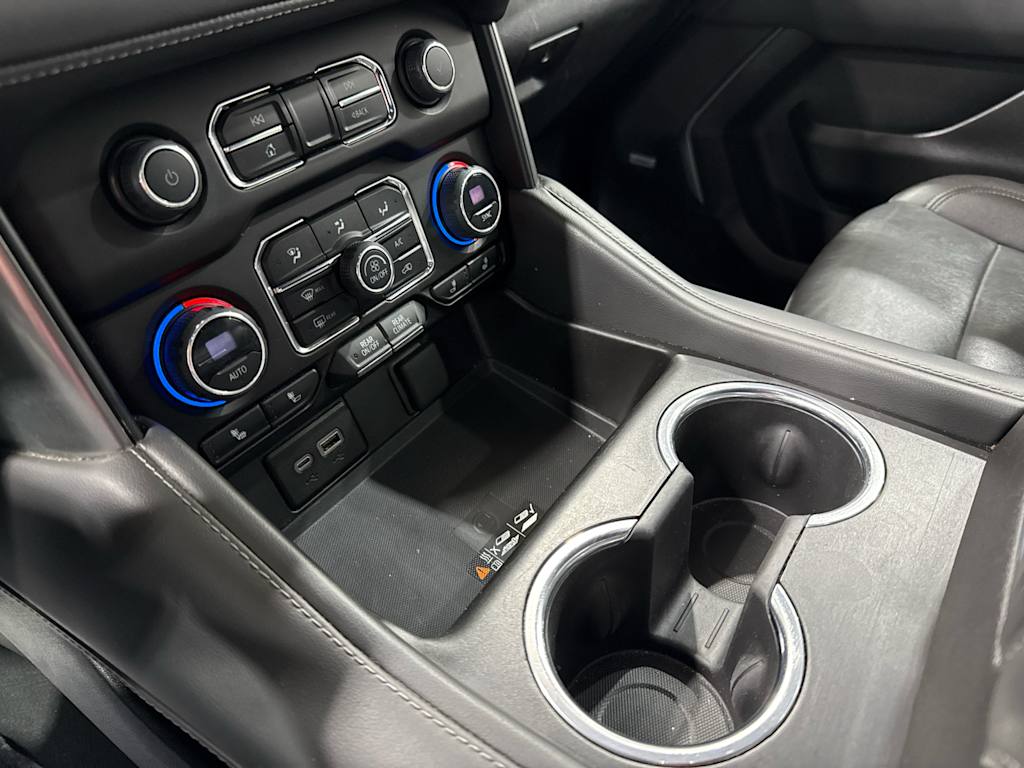 2023 Chevrolet Suburban LT - Photo 11
