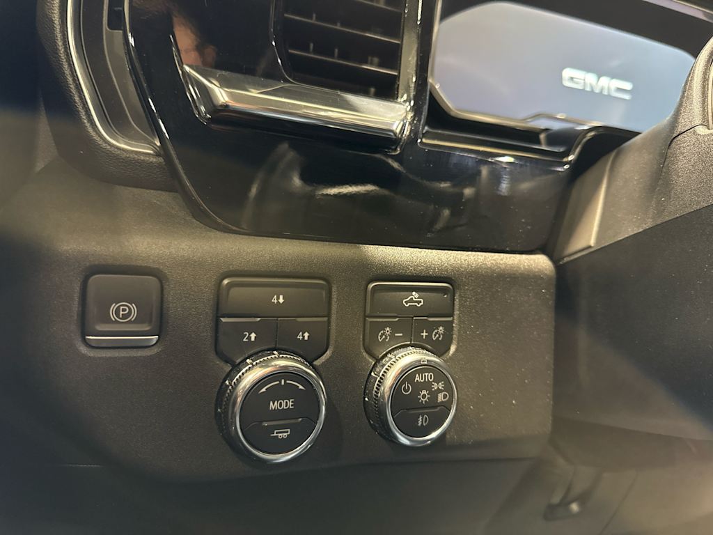 Thumbnail: 2024 GMC Sierra 2500 - 19