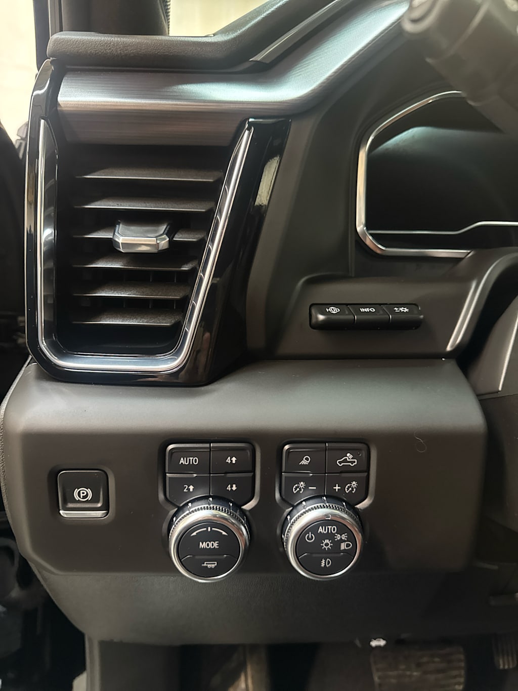 Thumbnail: 2025 GMC Sierra 2500 - 18