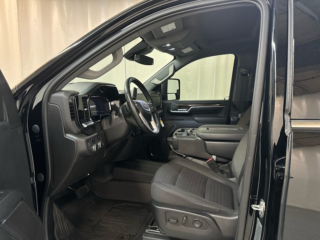 2024 GMC Sierra 2500 SLE 8