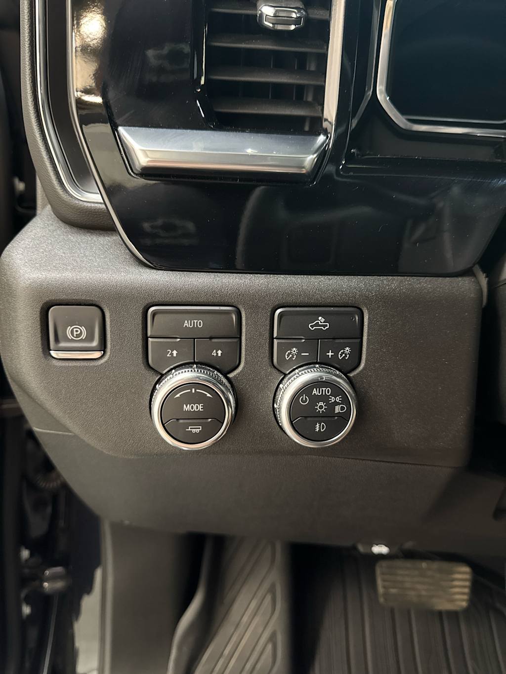 Thumbnail: 2024 GMC Sierra 1500 - 16