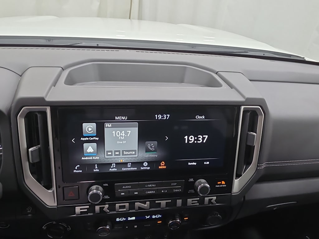 2025 Nissan Frontier SV - Photo 11
