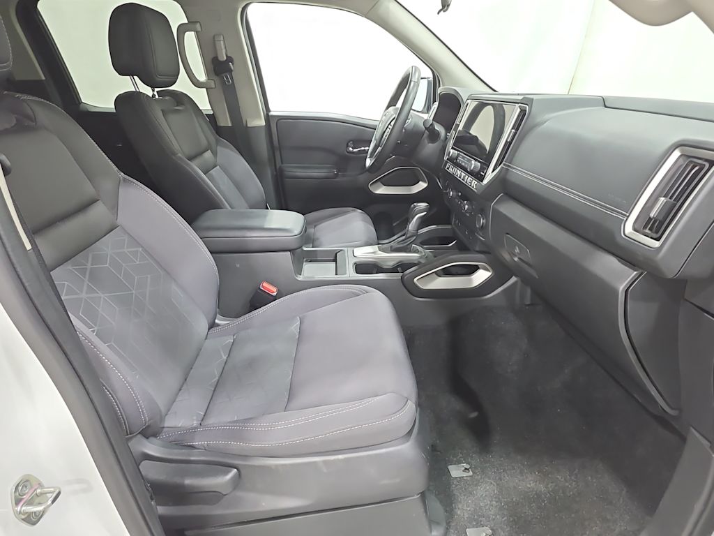 2025 Nissan Frontier SV - Photo 9