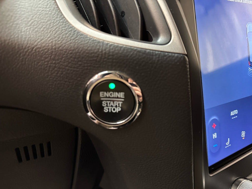 Thumbnail: 2023 Ford Edge - 22