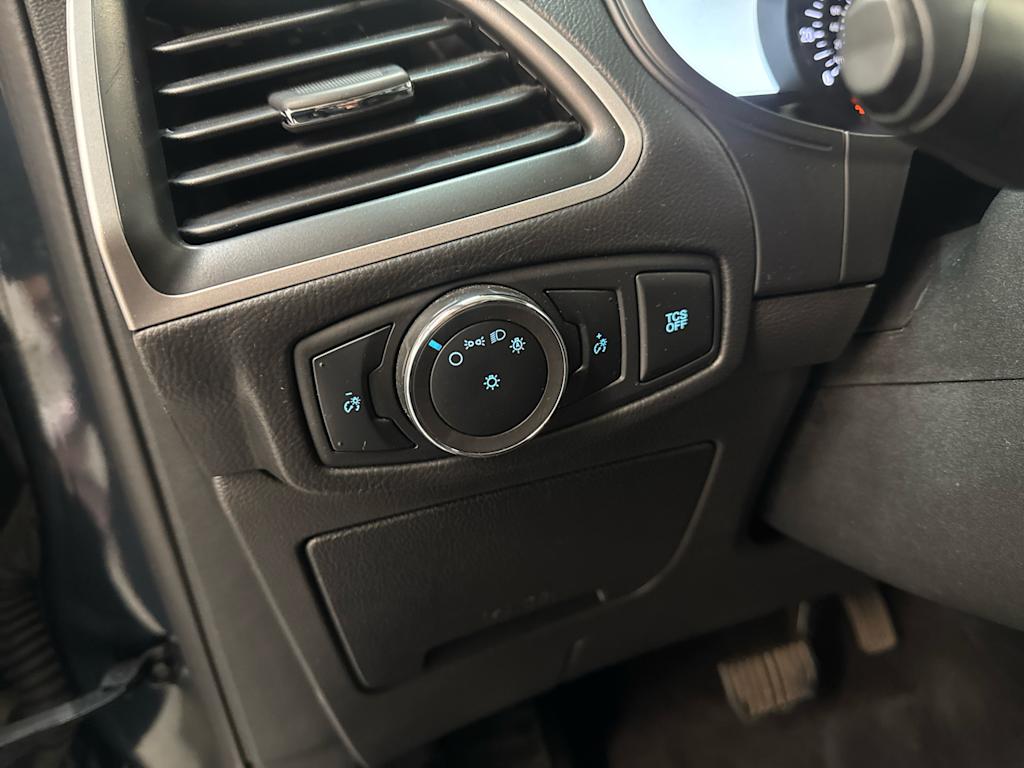 Thumbnail: 2023 Ford Edge - 17