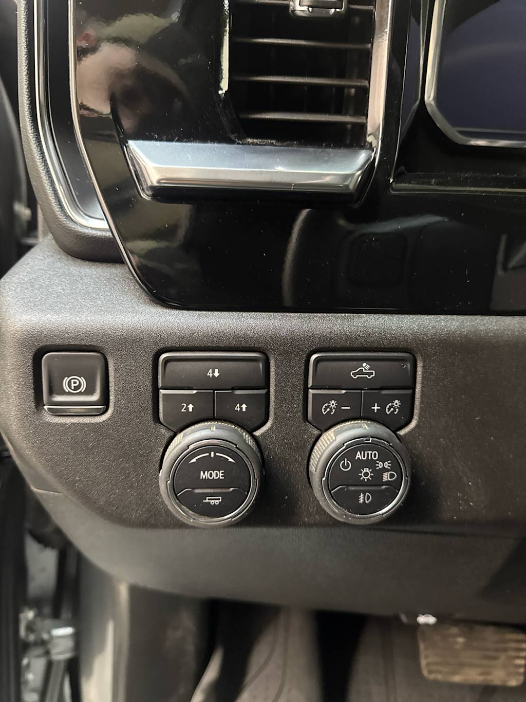 Thumbnail: 2025 Chevrolet Silverado 2500 - 18