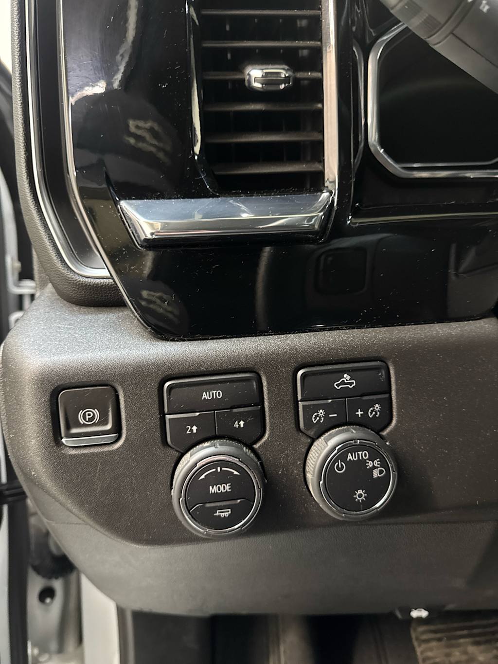 Thumbnail: 2024 Chevrolet Silverado 1500 - 16