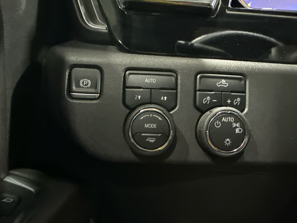Thumbnail: 2025 Chevrolet Silverado 1500 - 17