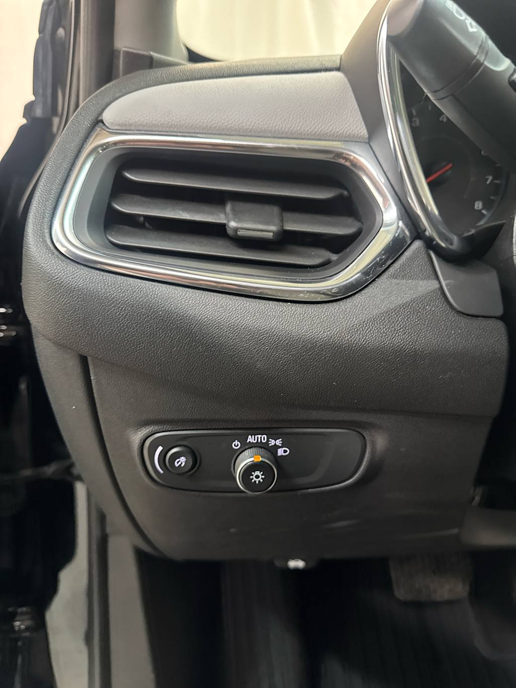 Thumbnail: 2024 Chevrolet Equinox - 18