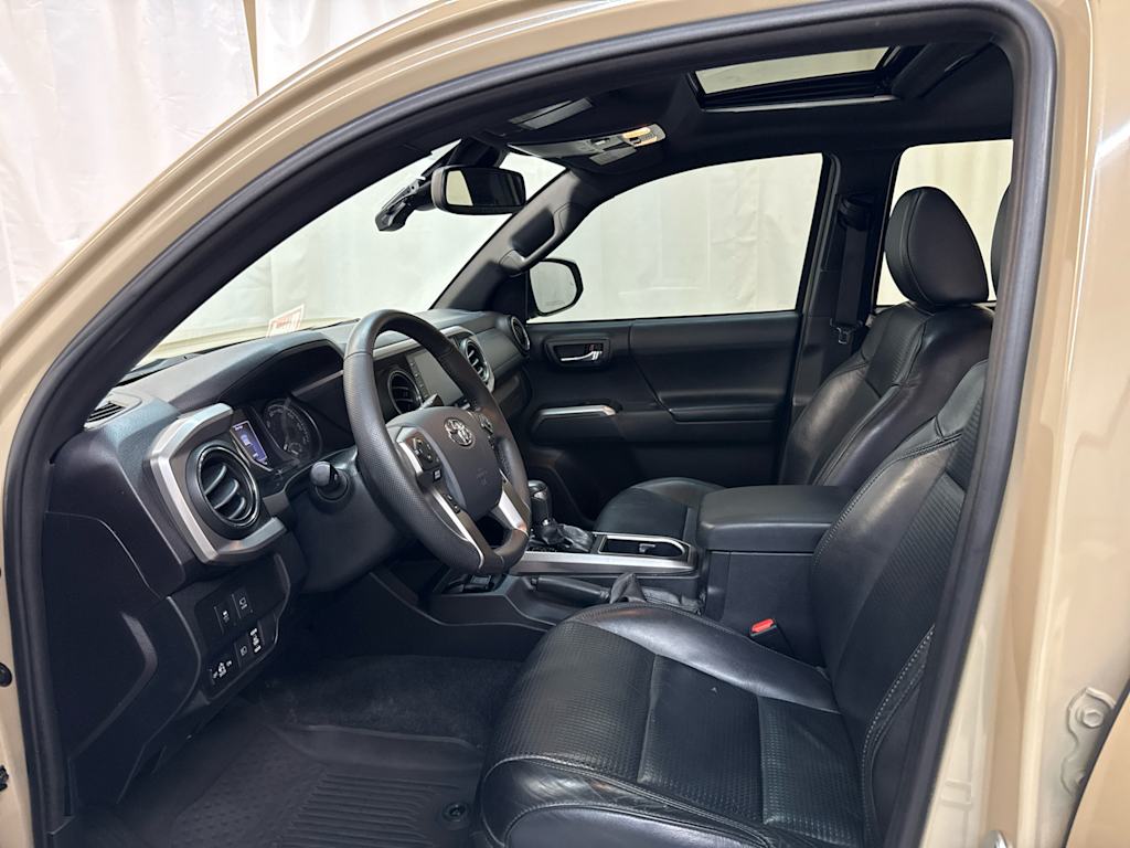 Thumbnail: 2020 Toyota Tacoma - 10