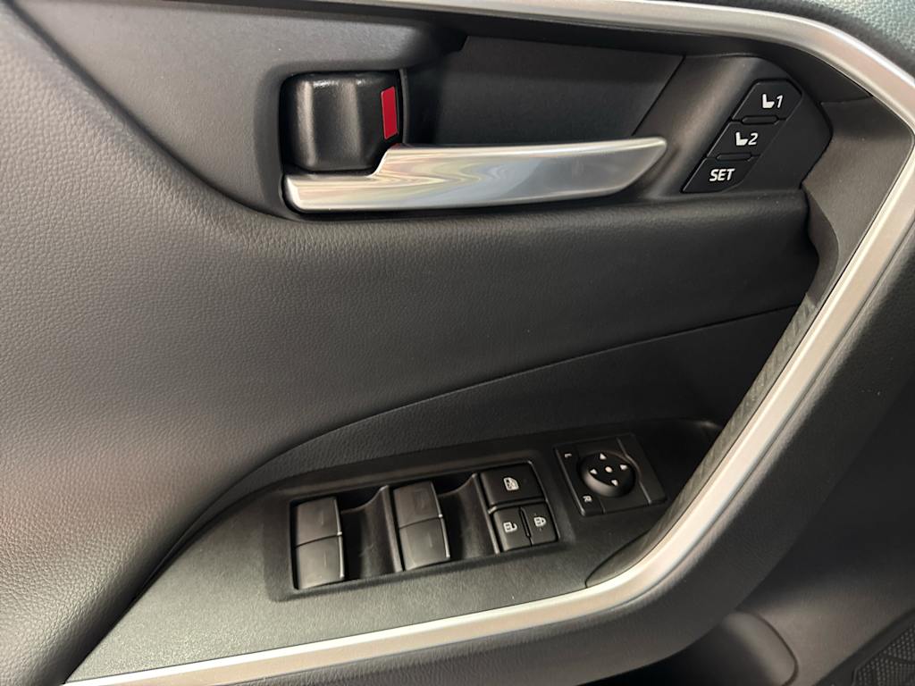 Thumbnail: 2023 Toyota RAV4 - 15