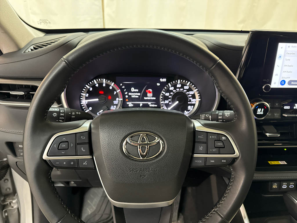 2023 Toyota Highlander XLE 2