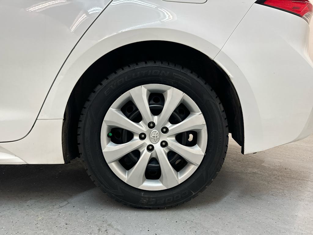 2020 Toyota Corolla LE 17