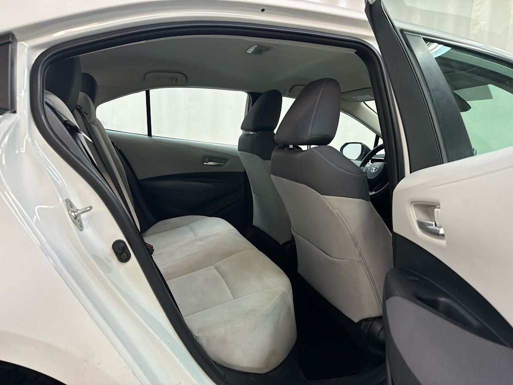 2020 Toyota Corolla LE 18