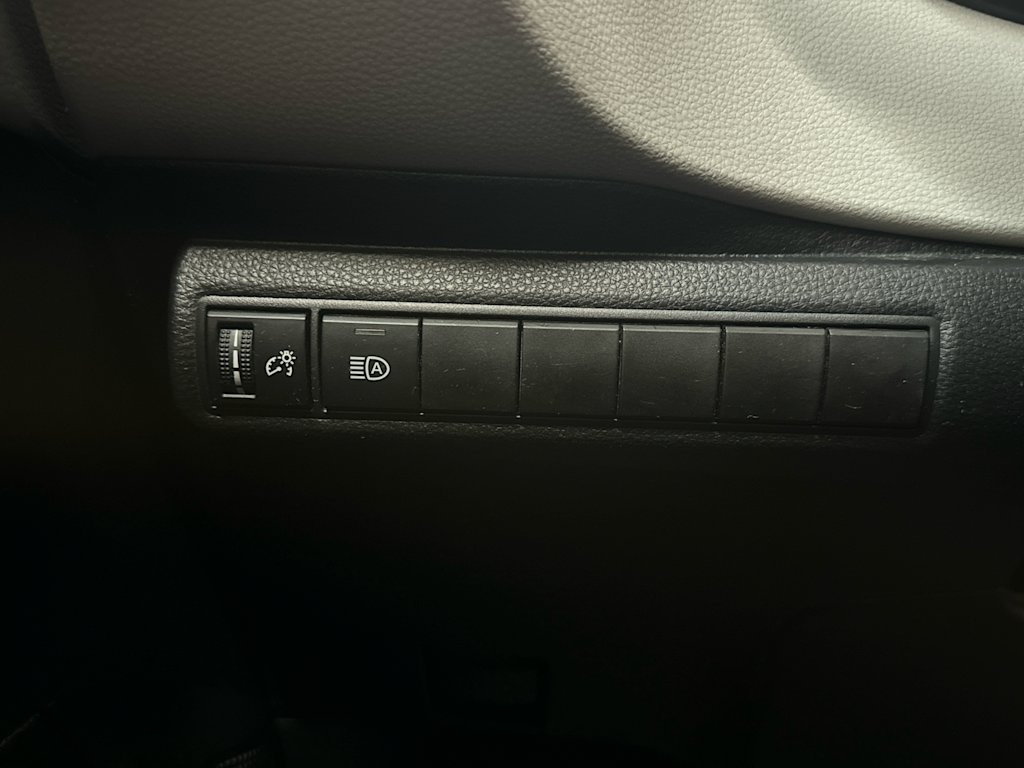 2020 Toyota Corolla LE 21