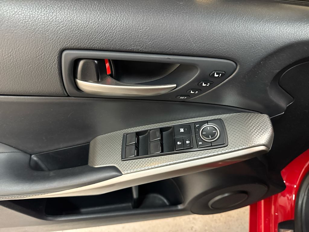 Thumbnail: 2018 Lexus IS - 16