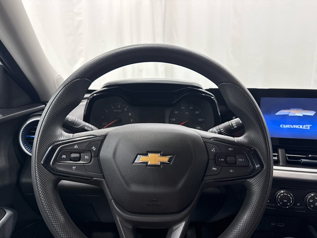 Thumbnail: 2025 Chevrolet Trax - 2