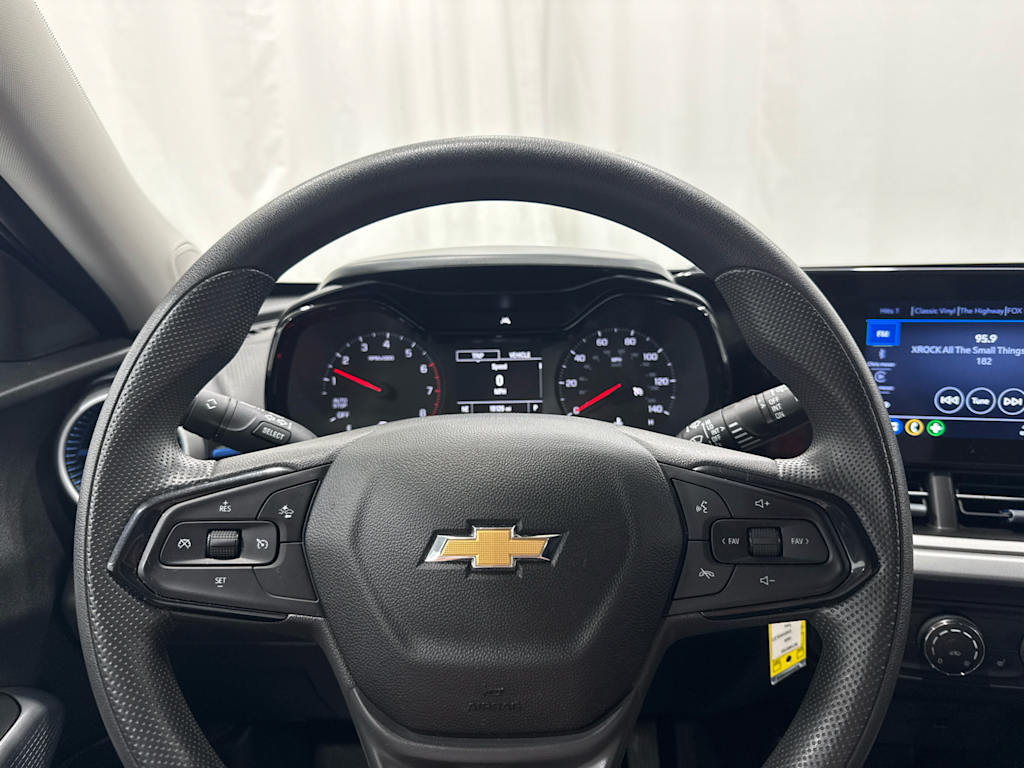 Thumbnail: 2025 Chevrolet Trax - 8