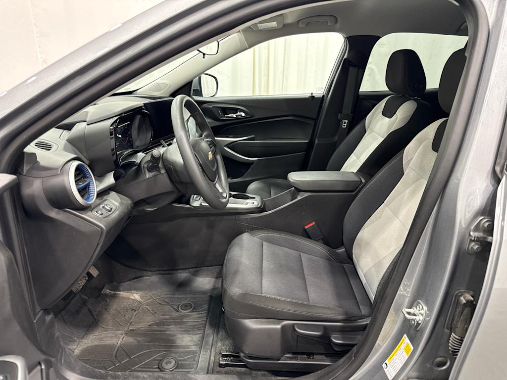 Thumbnail: 2026 Chevrolet Trax - 9
