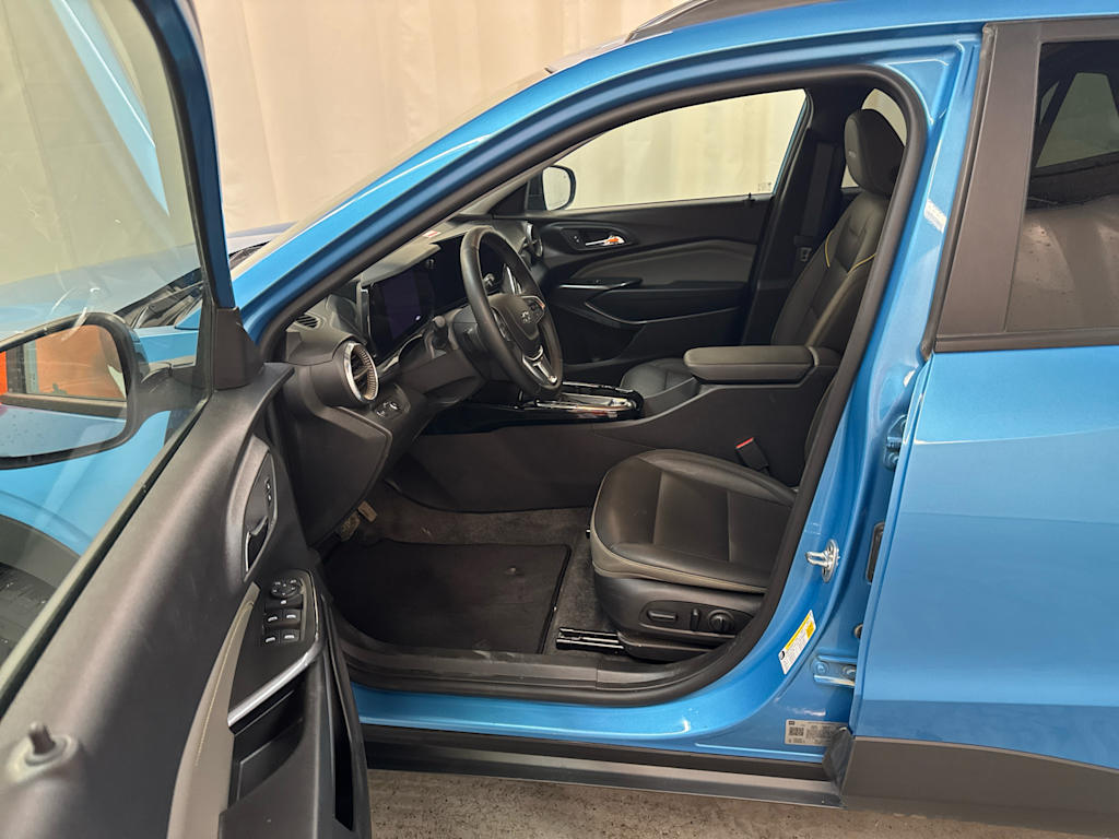 Thumbnail: 2025 Chevrolet Trax - 16