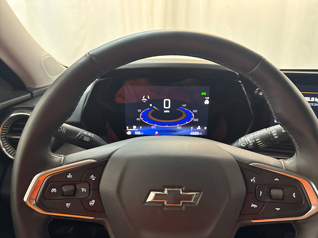 Thumbnail: 2025 Chevrolet Trax - 2