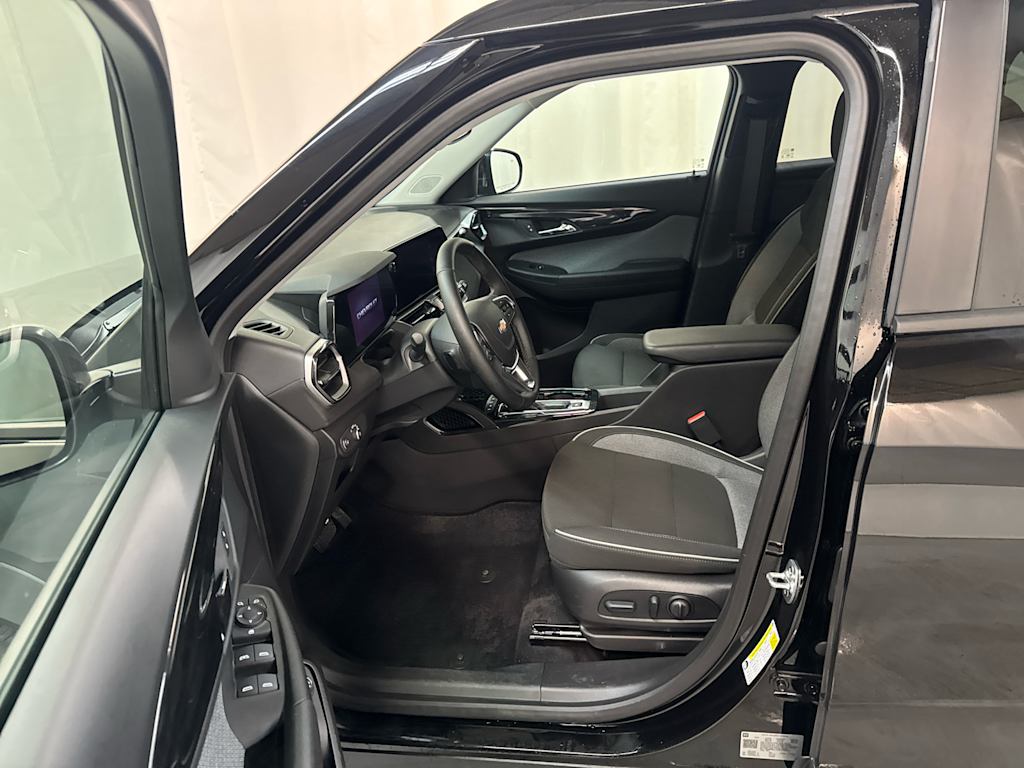 Thumbnail: 2025 Chevrolet TrailBlazer - 8