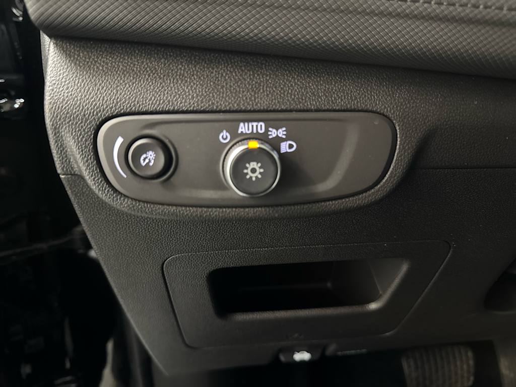 Thumbnail: 2025 Chevrolet TrailBlazer - 21