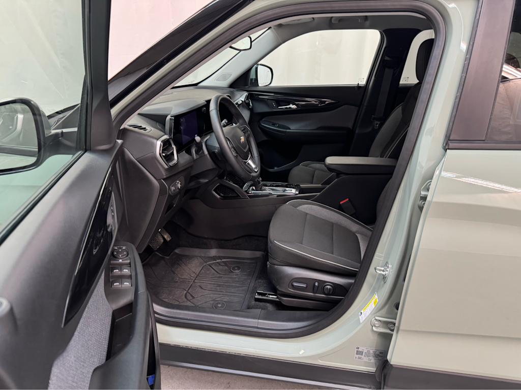 Thumbnail: 2025 Chevrolet TrailBlazer - 14