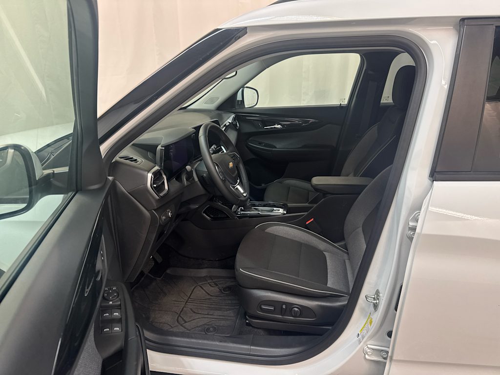 Thumbnail: 2025 Chevrolet TrailBlazer - 8