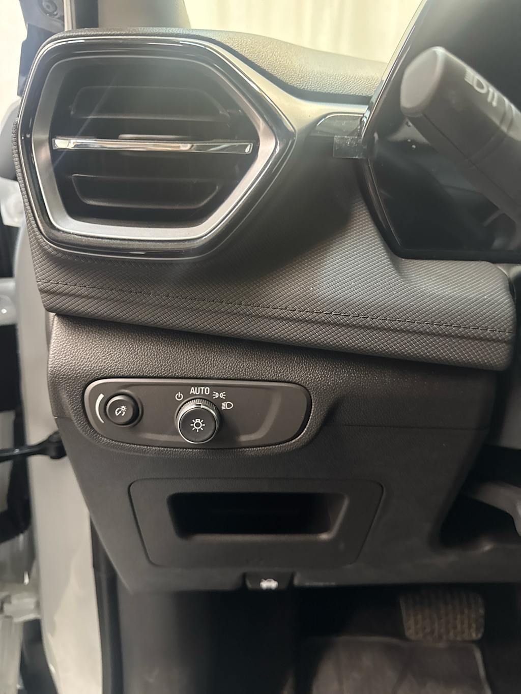 Thumbnail: 2025 Chevrolet TrailBlazer - 17