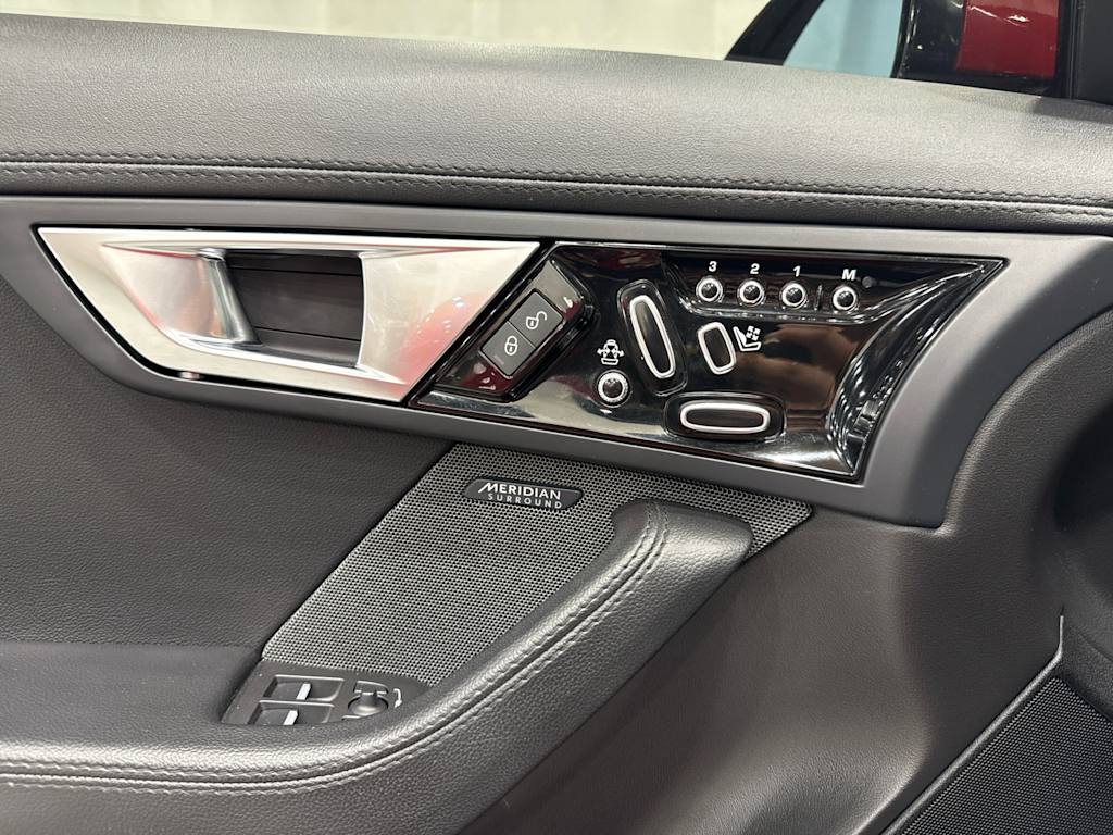 Thumbnail: 2016 Jaguar F-Type - 19