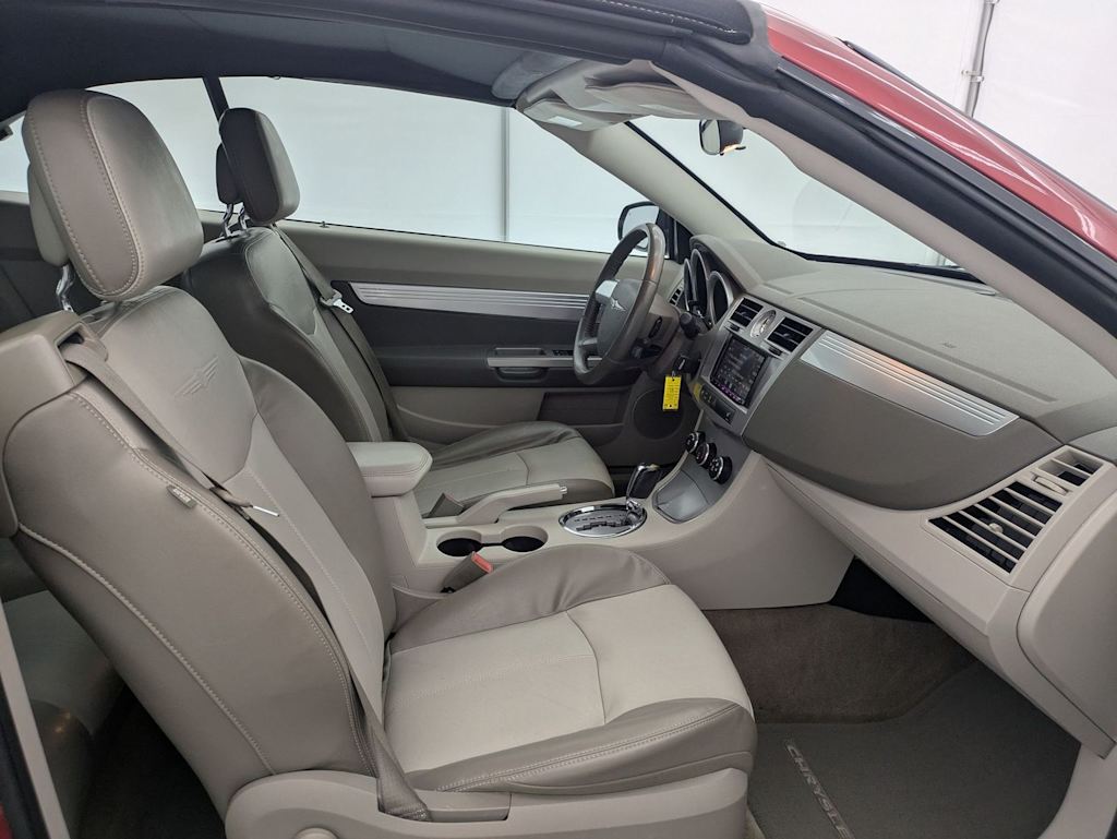 Thumbnail: 2010 Chrysler Sebring - 11