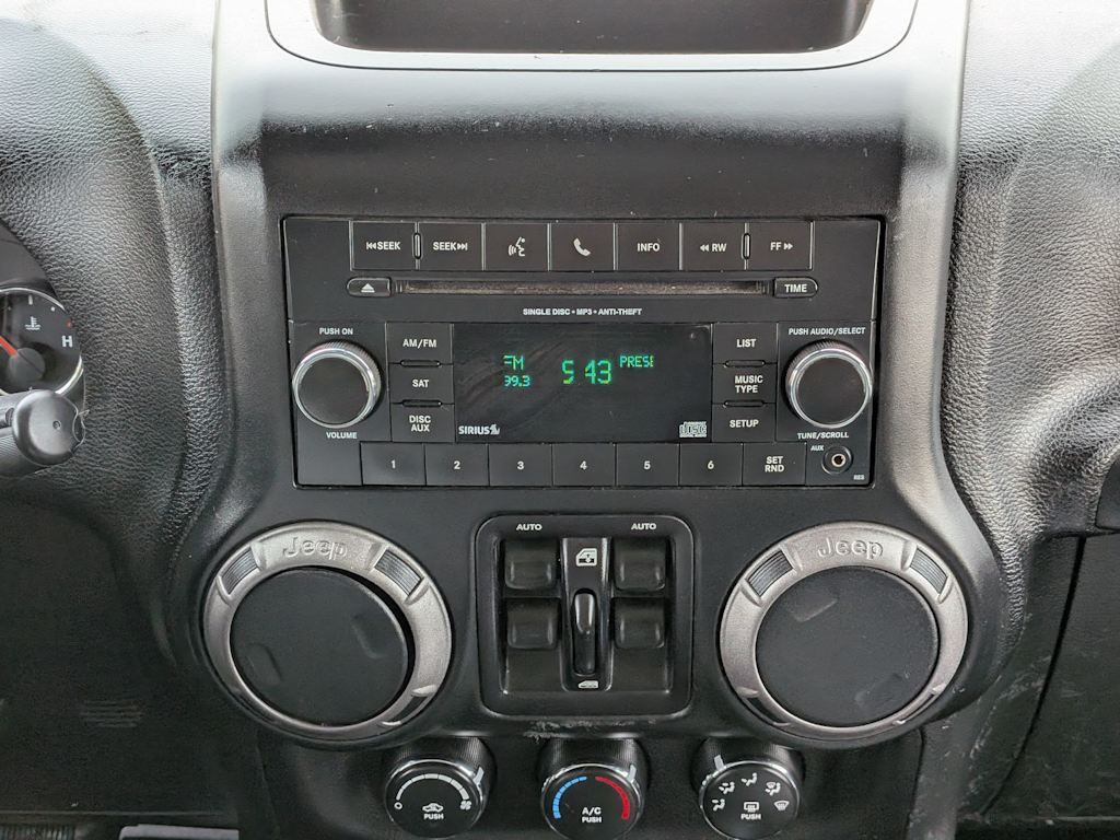 Thumbnail: 2016 Jeep Wrangler - 14