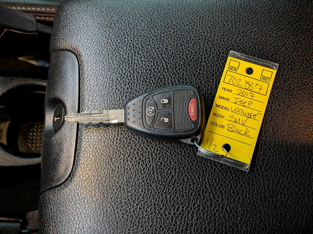 Thumbnail: 2017 Jeep Wrangler - 18