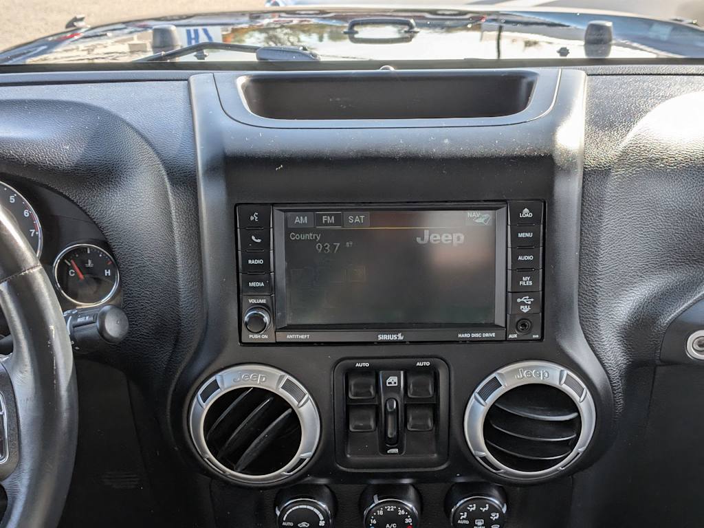 Thumbnail: 2015 Jeep Wrangler - 14