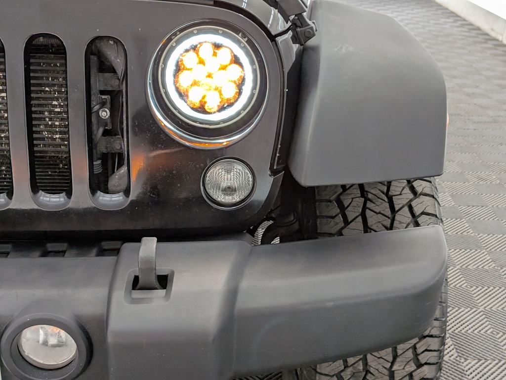 Thumbnail: 2015 Jeep Wrangler - 6