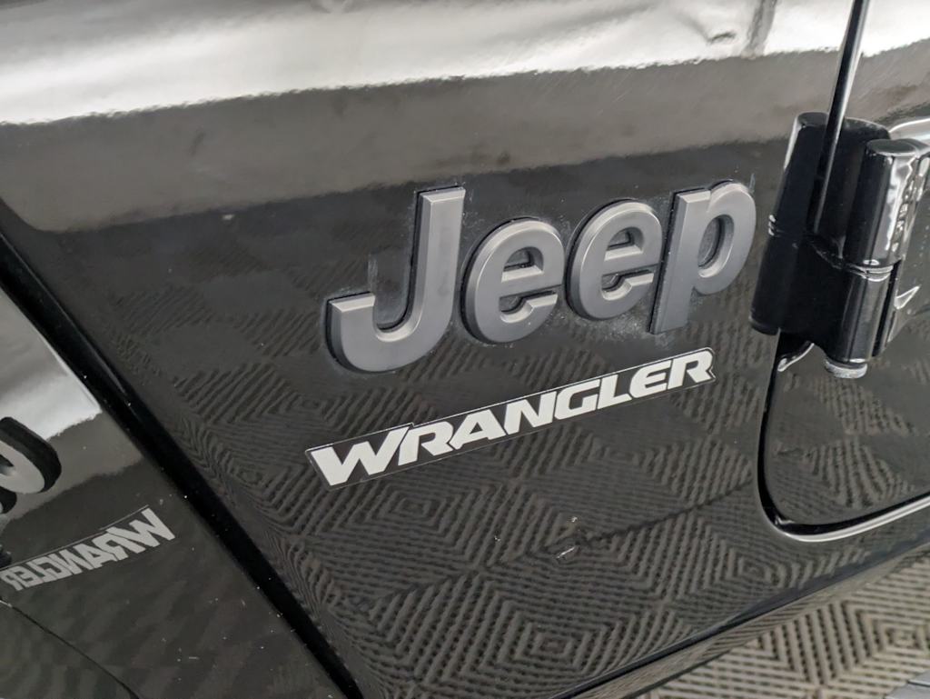 2023 Jeep Wrangler Unlimited Sahara 6